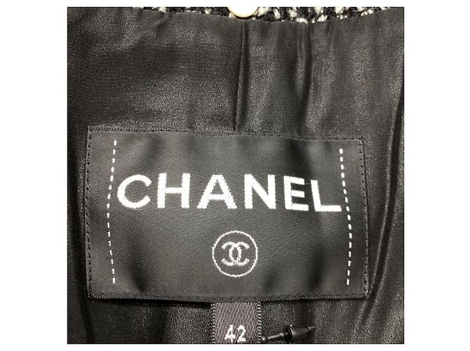 Timeless  Chanel Paris-Cosmopolite Jacket in Black Wool - view 5