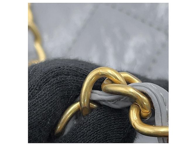 Bolsa de Ombro Chanel Matelasse com Corrente Marrom - vista 15