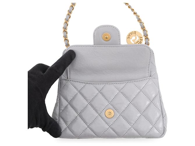 Bolsa de Ombro Chanel Matelasse com Corrente Marrom - vista 6
