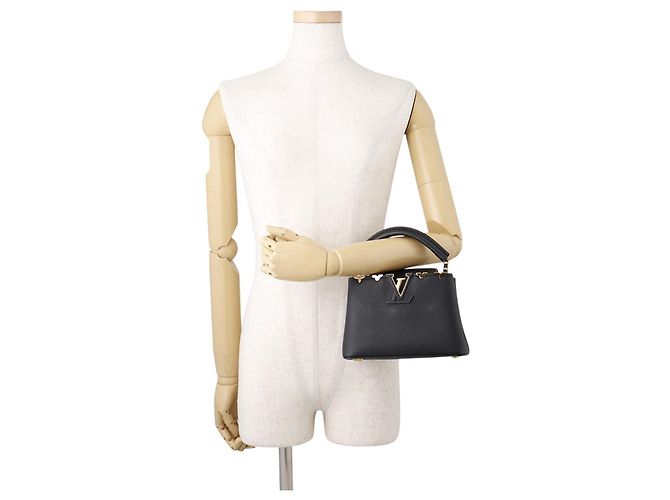 Borsa a tracolla Louis Vuitton Capucines MINI Nero - vista 4