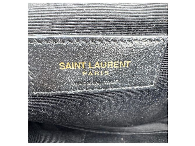 Autre Marque Saint Laurent Classic Monogram Wristlet Matelasse Chevron Leather Medium Preto - vista 6