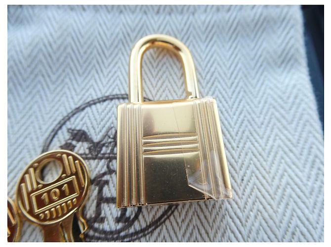 Cadeado e Chaves Hermès Banhados a Ouro Dourado - vista 2