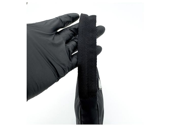 Prada Re-Edition Velvet Mini Negro - vista 7