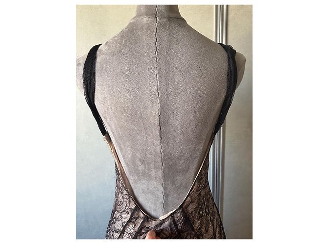John Galliano Abito Lungo in Pizzo Nero e Nude Beige - vista 10