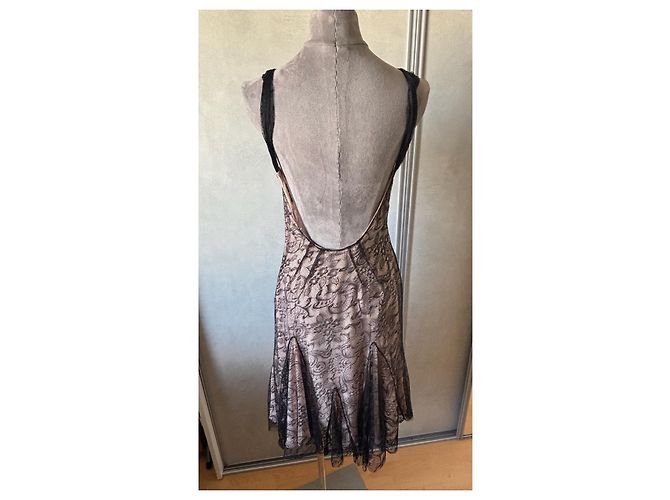 John Galliano Abito Lungo in Pizzo Nero e Nude Beige - vista 9