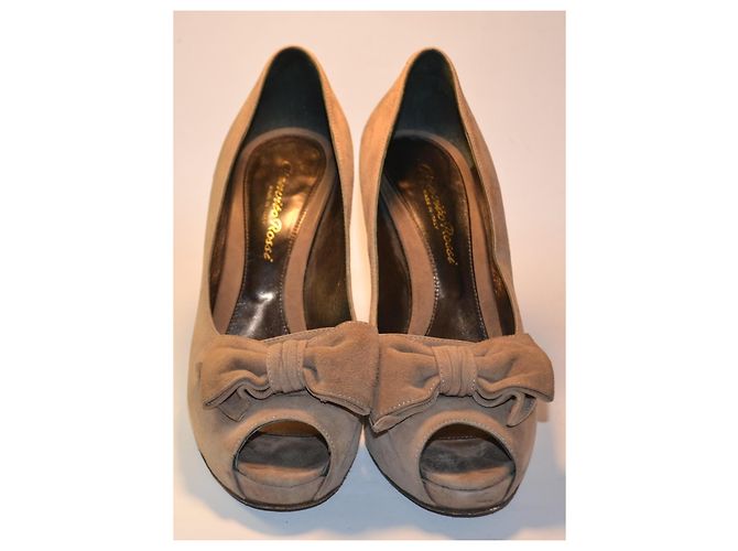Gianvito Rossi Décolleté Peep-Toe in Camoscio Beige con Fiocco - vista 3