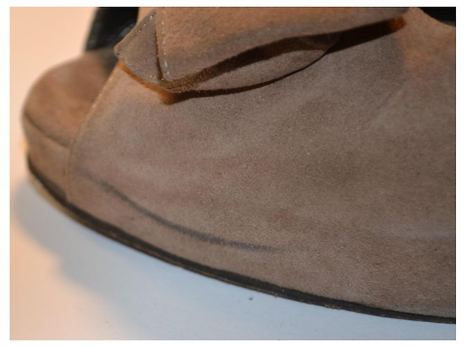 Gianvito Rossi Décolleté Peep-Toe in Camoscio Beige con Fiocco - vista 5