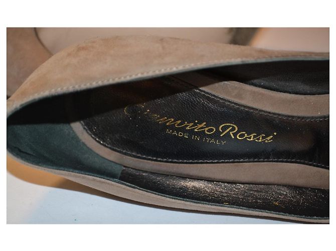 Gianvito Rossi Décolleté Peep-Toe in Camoscio Beige con Fiocco - vista 8