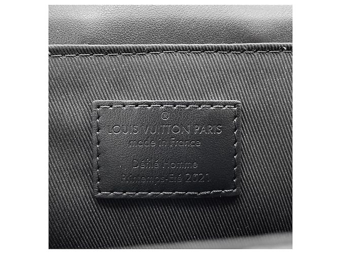 Borsa a tracolla Louis Vuitton Monogram LV Friend Steamer XS Nero - vista 16