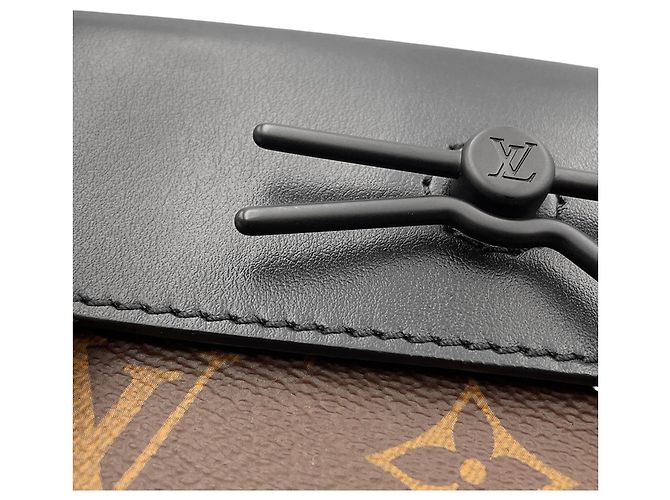Borsa a tracolla Louis Vuitton Monogram LV Friend Steamer XS Nero - vista 8