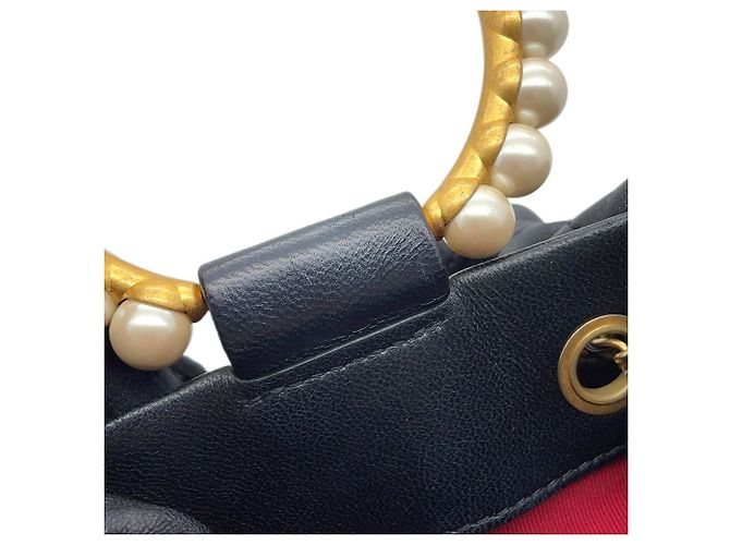 Chanel Matelassé Schultertasche aus schwarzem Lammleder - Ansicht 10