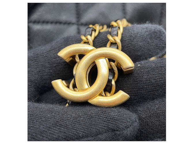 Chanel Matelassé Schultertasche aus schwarzem Lammleder - Ansicht 14