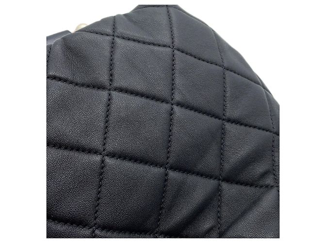 Chanel Matelassé Schultertasche aus schwarzem Lammleder - Ansicht 15