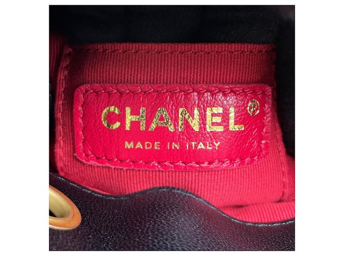 Chanel Matelassé Schultertasche aus schwarzem Lammleder - Ansicht 16