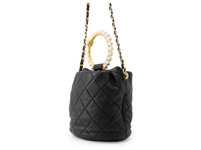 Chanel Matelassé Schultertasche aus schwarzem Lammleder - Ansicht 2