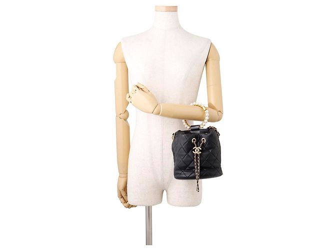 Chanel Matelassé Schultertasche aus schwarzem Lammleder - Ansicht 5