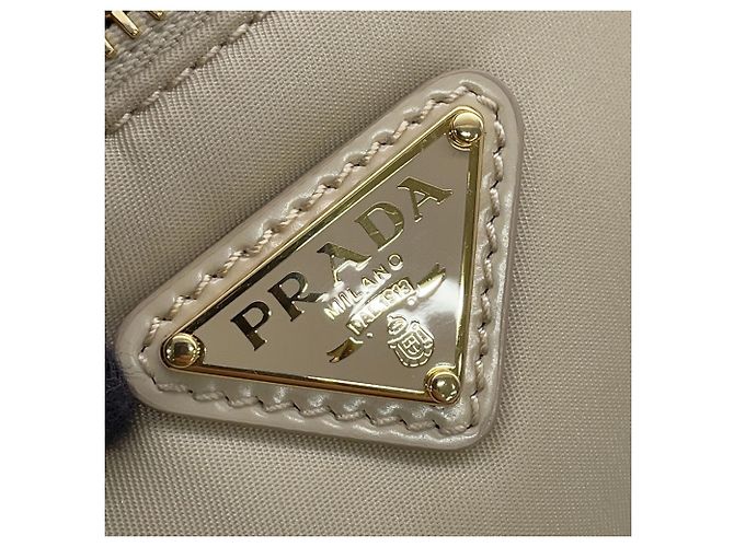 Sac à épaule Prada Triangle en nylon Beige - vue 8