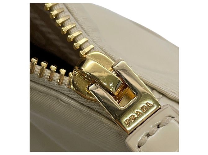 Sac à épaule Prada Triangle en nylon Beige - vue 9