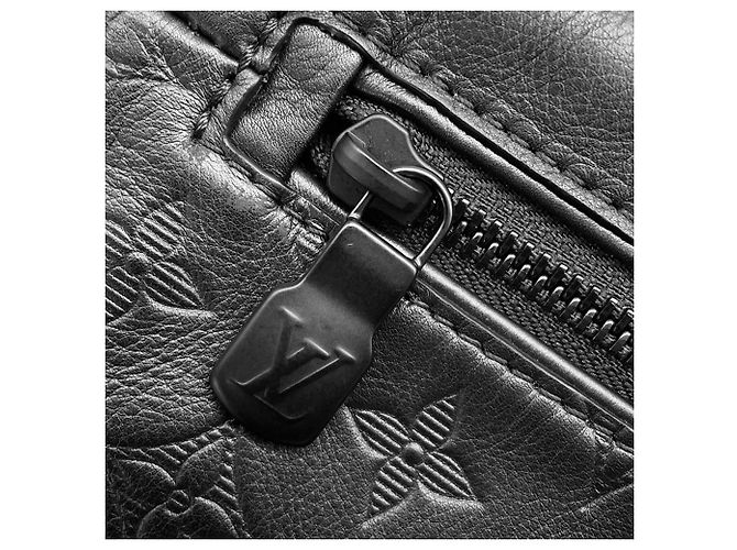 Bolsa Sling Louis Vuitton Monogram Shadow Preto - vista 11