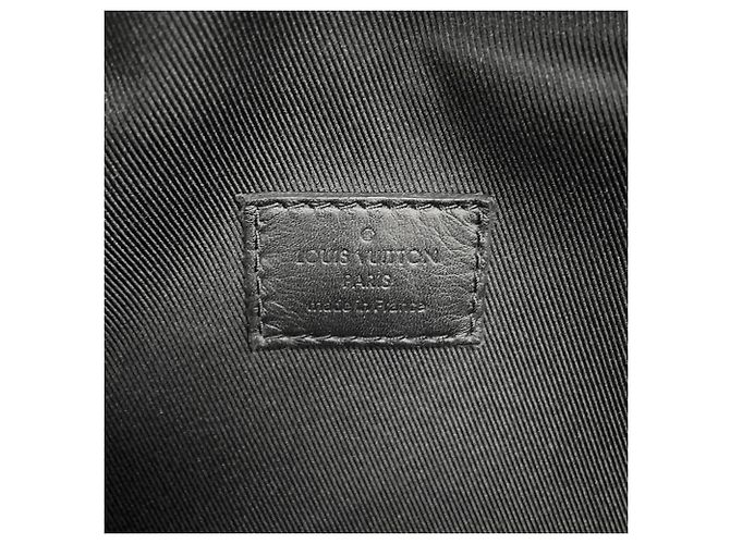 Bolsa Sling Louis Vuitton Monogram Shadow Preto - vista 15
