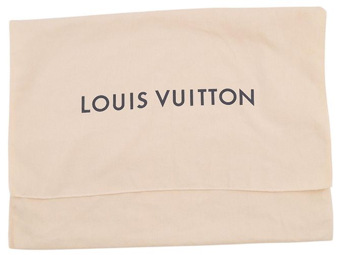 Bolsa Sling Louis Vuitton Monogram Shadow Preto - vista 16