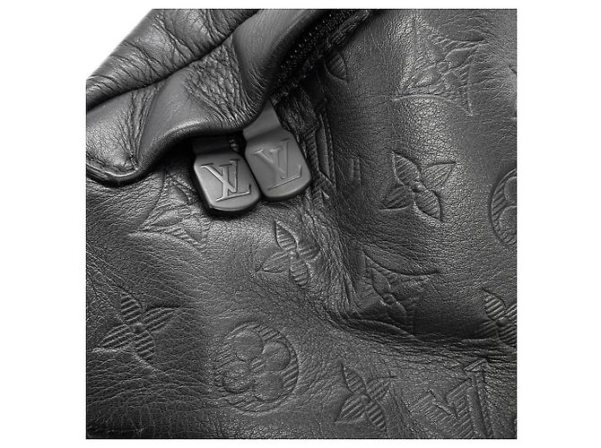 Bolsa Sling Louis Vuitton Monogram Shadow Preto - vista 7