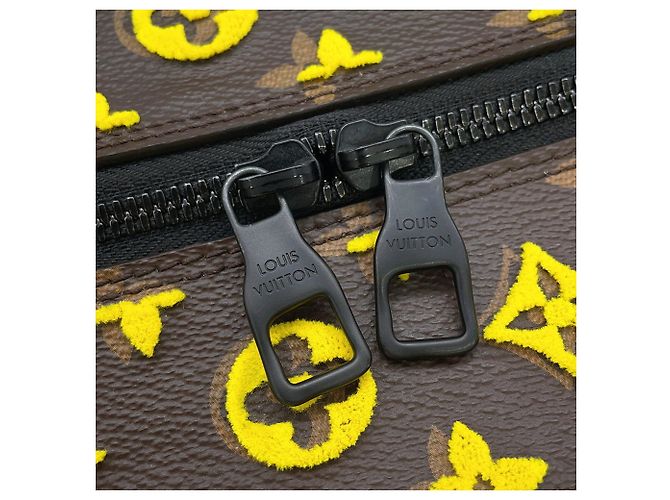 Sac à épaule Louis Vuitton Monogram Tuffetage Speedy Soft Trunk Marron Noir Jaune - vue 13