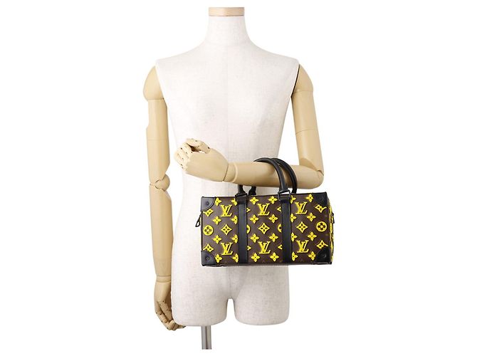 Sac à épaule Louis Vuitton Monogram Tuffetage Speedy Soft Trunk Marron Noir Jaune - vue 4