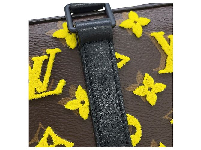 Sac à épaule Louis Vuitton Monogram Tuffetage Speedy Soft Trunk Marron Noir Jaune - vue 8