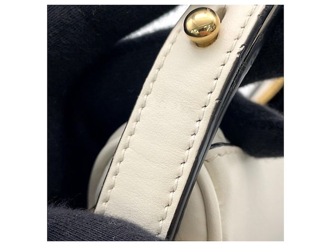Prada Arche Small Schultertasche aus weißem Leder - Ansicht 15