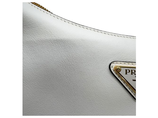 Prada Arche Small Schultertasche aus weißem Leder - Ansicht 7