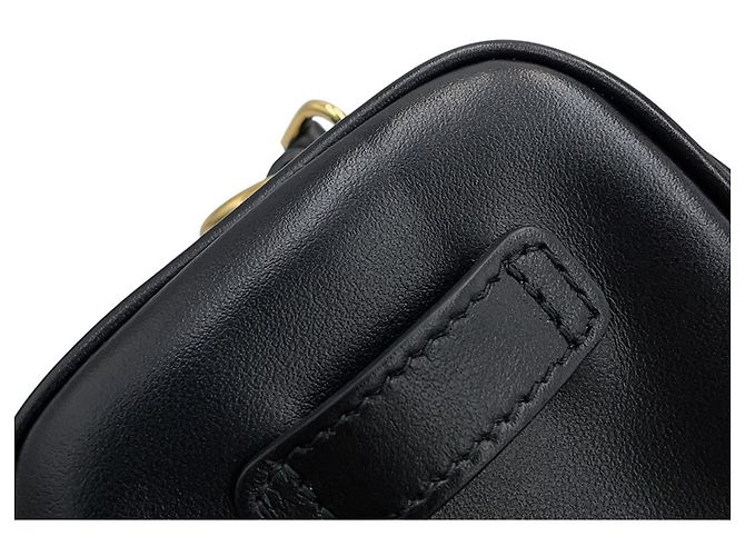 Miu Miu Gürteltasche aus schwarzem Kalbsleder - Ansicht 8