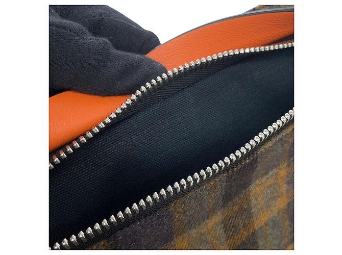 Loewe Schultertasche mit Karomuster Braun Mehrfarben - Ansicht 9