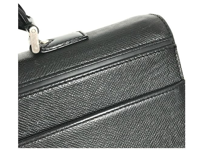 Louis Vuitton M31052 Taiga Robusto 1 Handbag Cinza - vista 11