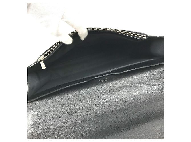 Louis Vuitton M31052 Taiga Robusto 1 Handbag Cinza - vista 12