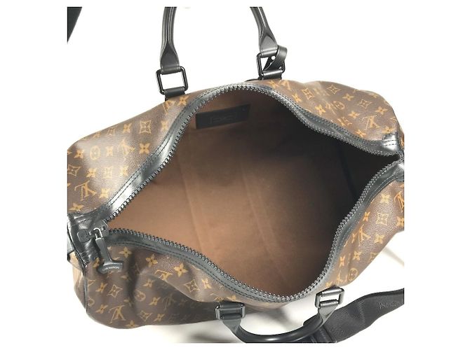 mala Louis Vuitton Monogram Waterproof Keepall Bandoulière 55 Marrom Preto - vista 11