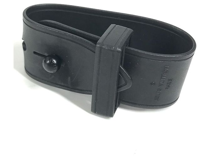 mala Louis Vuitton Monogram Waterproof Keepall Bandoulière 55 Marrom Preto - vista 15