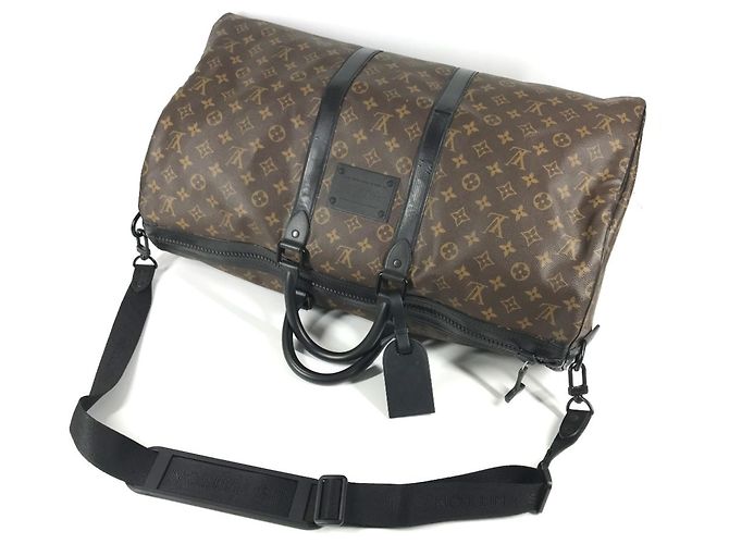 mala Louis Vuitton Monogram Waterproof Keepall Bandoulière 55 Marrom Preto - vista 8