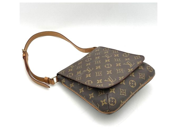 Louis Vuitton Musette Salsa Short Shoulder Bag Castaño - vista 3