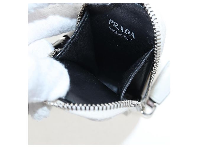 Prada Wristlet mit Triangle-Logo aus geprägtem Leder Weiß - Ansicht 6