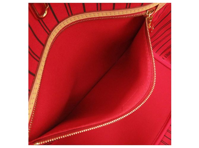 Sac cabas Louis Vuitton Neverfull MM Monogram en Cerise Fuschia - vue 6
