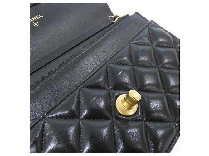 Portafoglio con catena Chanel in lambskin nero AP3938 - vista 7