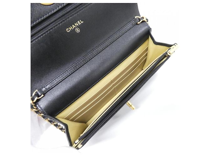 Portafoglio con catena Chanel in lambskin nero AP3938 - vista 8