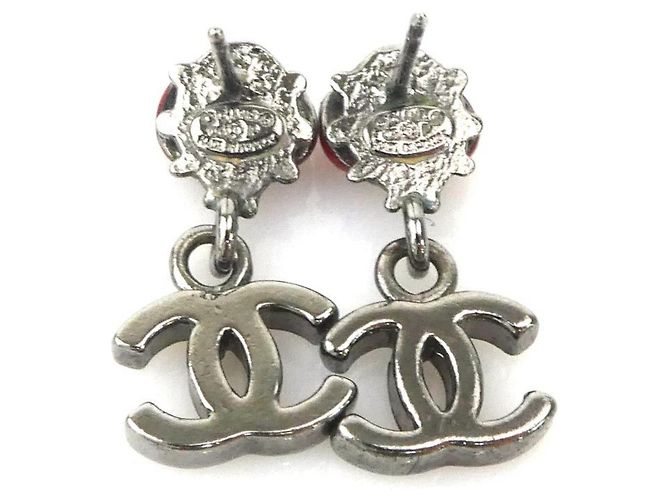 Chanel Ladybug Stecker-Ohrringe in Rot und Gunmetal Metallisch - Ansicht 3