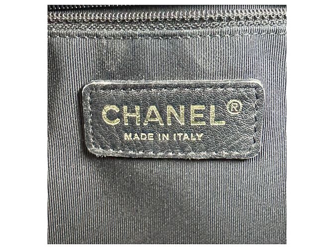 Sac à épaule Chanel en cuir de veau grainé noir - vue 12