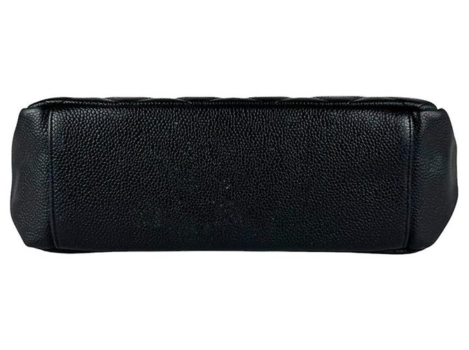 Sac à épaule Chanel en cuir de veau grainé noir - vue 4
