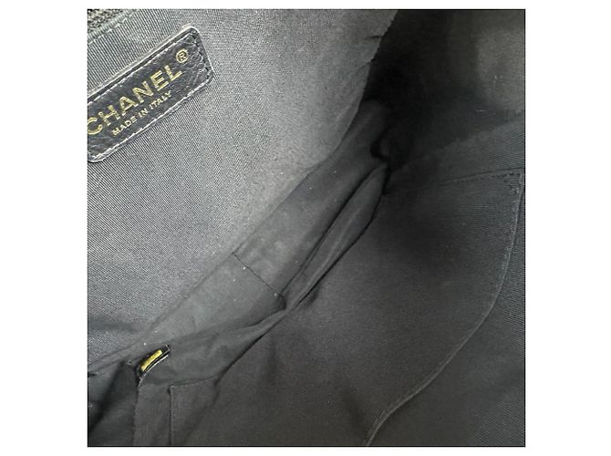 Sac à épaule Chanel en cuir de veau grainé noir - vue 5