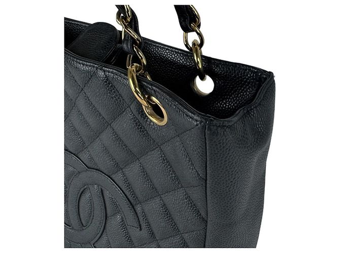 Sac à épaule Chanel en cuir de veau grainé noir - vue 6
