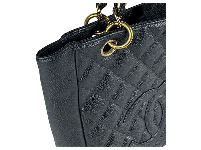 Sac à épaule Chanel en cuir de veau grainé noir - vue 7