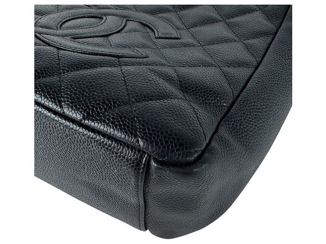 Sac à épaule Chanel en cuir de veau grainé noir - vue 8